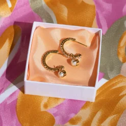 Caroline Svedbom Örhängen-Bella Loop Earrings/Pearl + Crystal