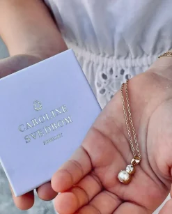 Caroline Svedbom Halsband-Girls Love Pearl Necklace/Pearl + Crystal (Children Size)