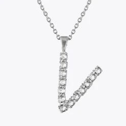 Caroline Svedbom Halsband-Letter Necklace V/Crystal