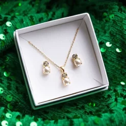 Caroline Svedbom Halsband-Love Pearl Necklace/Pearl + Crystal