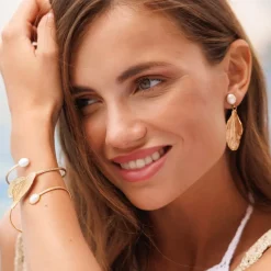 Caroline Svedbom Örhängen-Mini Golden Leaf Earrings/Pearl