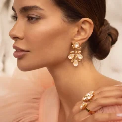 Caroline Svedbom Örhängen-Selene Earrings/Ivory Cream Delite